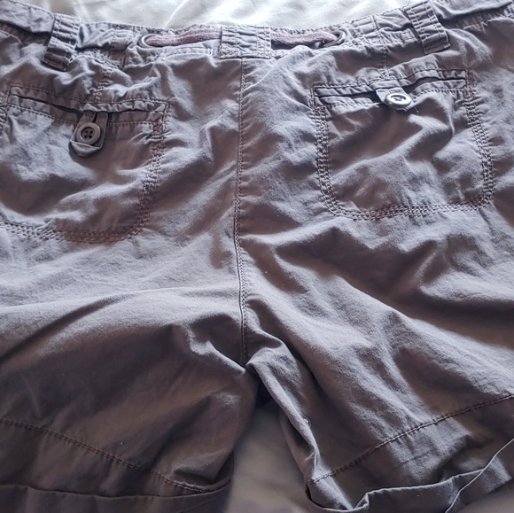 Women's shorts with drawstring at waist. By Willi Smith. Size 8. - Picture 2 of 5
